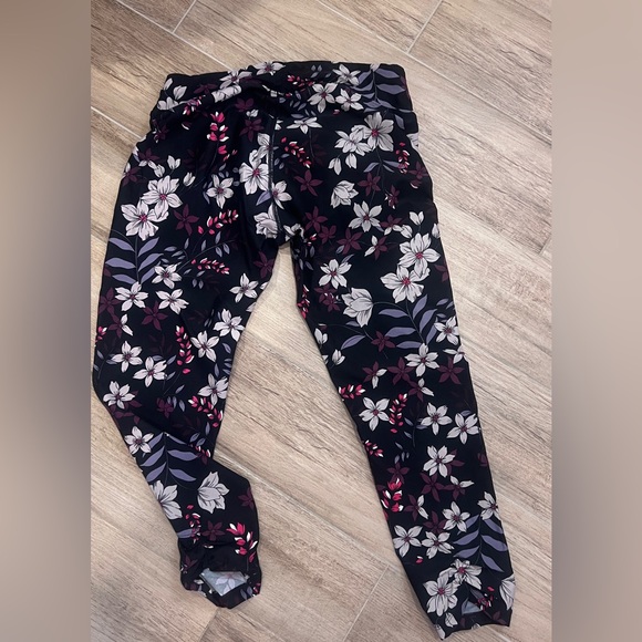 Calvin Klein Crop Leggings - Picture 2 of 4